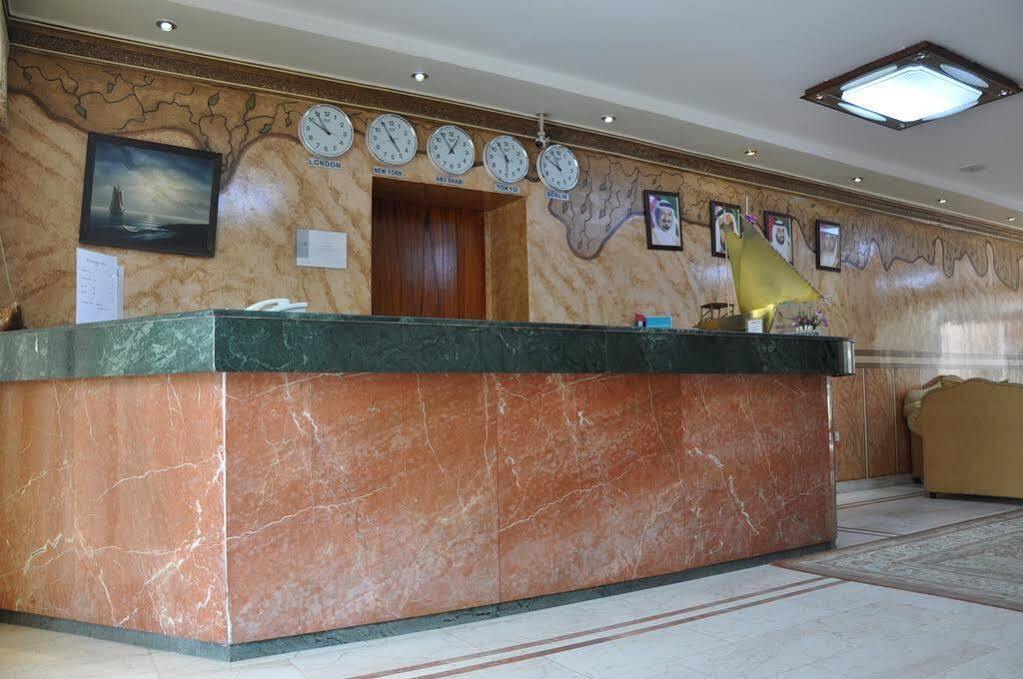 Oyo 366 Waves Hotel Adschman Exterior foto